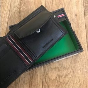 Tommy Hilfiger Bags - New Tommy Hilfiger Men’s Black Leather Coin Wallet Tommy Hilfiger Bags - New Tommy Hilfiger Men’s Black Leather Coin Wallet